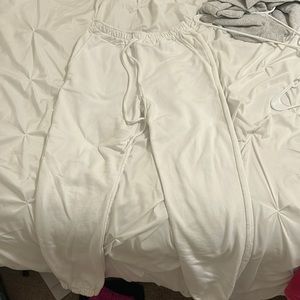 women’s white sweatpants
